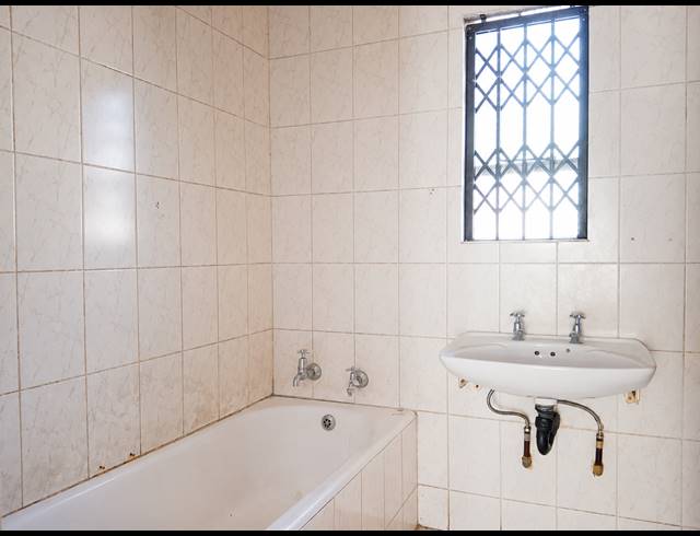 3 BEDROOM HOUSE FOR SALE IN VANDERBIJLPARK SE 6